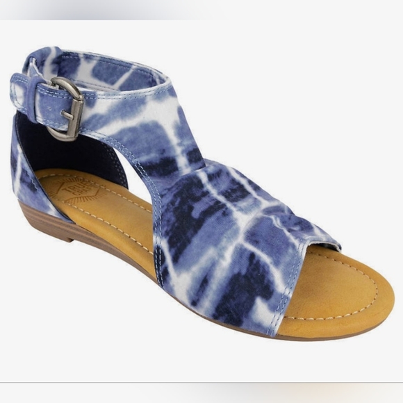 SANDALS- FLATS . - Picture 2 of 6